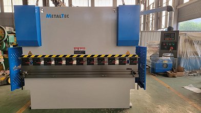 Фото 21 - MetalTec HBM 125/2500 (Е22, инвертор заднего упора) гидравлический листогибочный пресс.