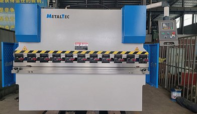 Фото 60 - MetalTec HBM 63/2500 (Е22, инвертор заднего упора) листогибочный гидравлический пресс.