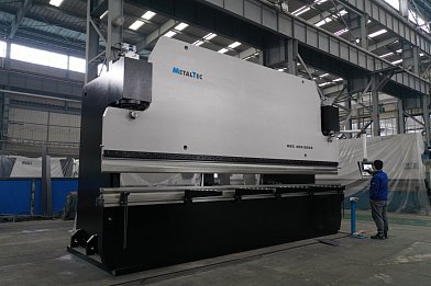 Фото 42 - MetalTec HBC 800/6000 листогибочные гидравлические прессы с ЧПУ большого тоннажа.
