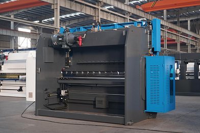 Фото 48 - MetalTec HBС 135/3200 4+1 ЧПУ МТ-15  Листогибочный пресс с ЧПУ.