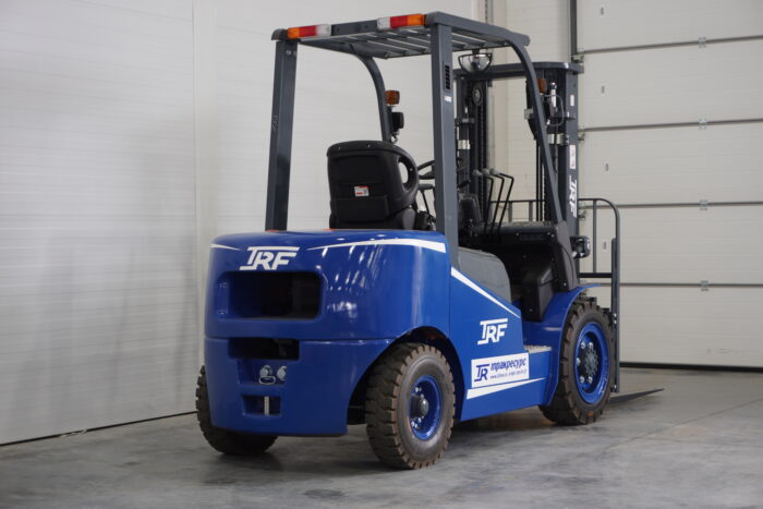 Фото 2 - Вилочный погрузчик TRF D30-4i.