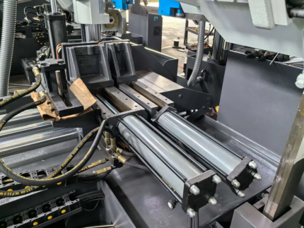 Фото 15 - MetalTec MBS 530 CА автоматический колонный ленточнопильный станок.